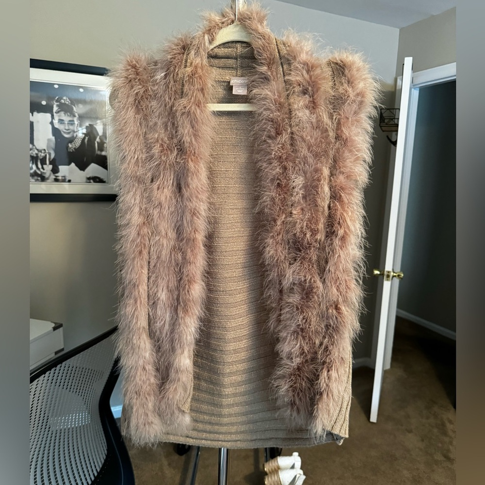 Chico sweater vest with feathers